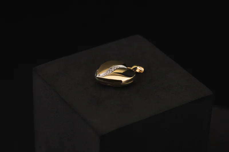 9ct Yellow Gold Heart Shaped Family Locket 1.09g