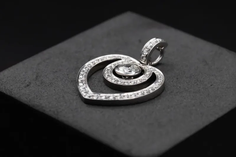 Platinum diamond Heart Pendant 1.00ct 5.9g