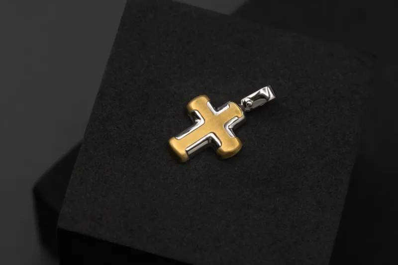 9ct Yellow & White Gold Cross Pendant 1.3g