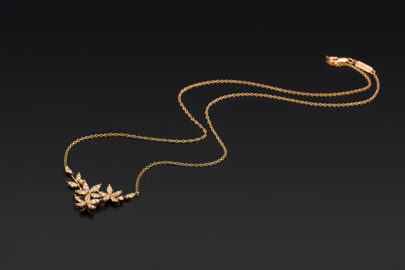 18ct Rose Gold Diamond Flower Necklace App 1cts