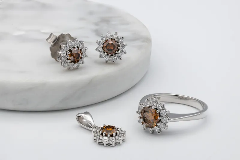 Browns 18ct White Gold Champagne Diamond Set Size N 11g