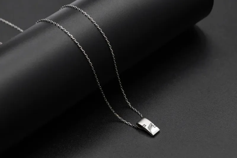 18ct White Gold Cognac & White Diamond Pendant Necklace 0.80ct