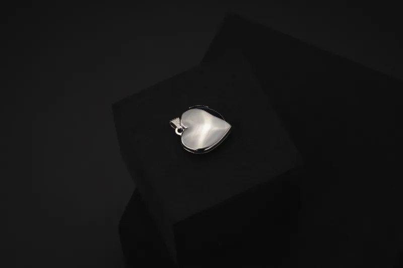 9ct White Gold Heart Shaped Family Locket 1.49g