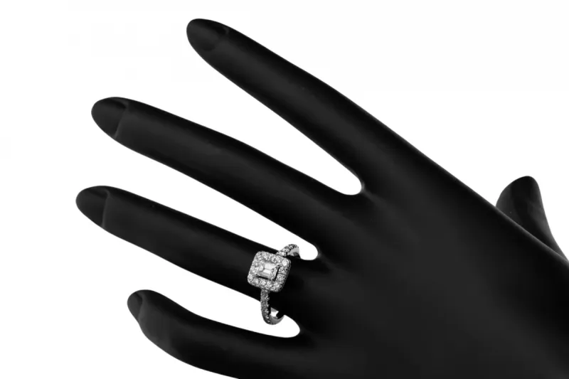 14ct White Gold Emerald Cut Engagement Ring 1.39ct 4.2g