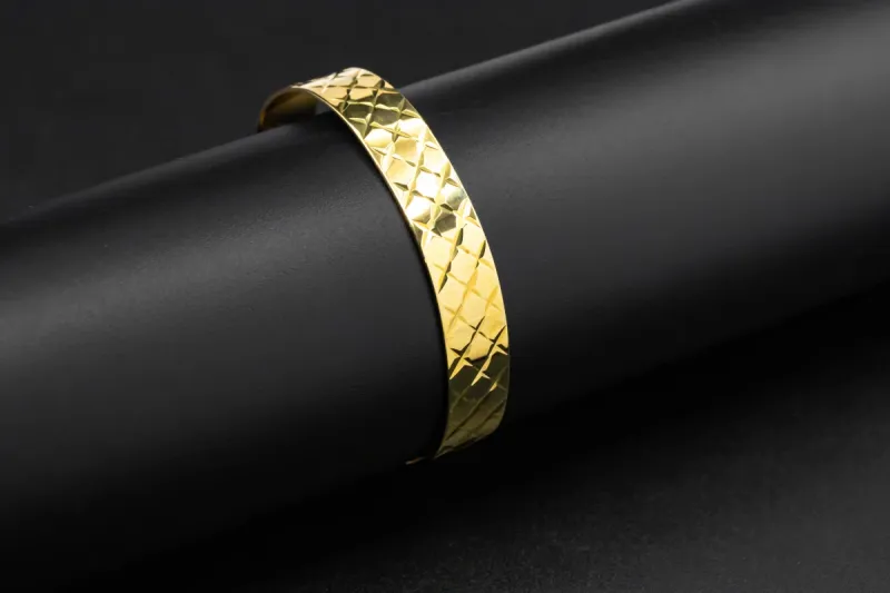 9ct Yellow Gold Diamond Cut And Textured Bangle 15.7g