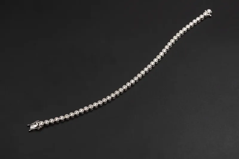 18ct White Gold Millgrain Diamond Tennis Bracelet 3.24ct