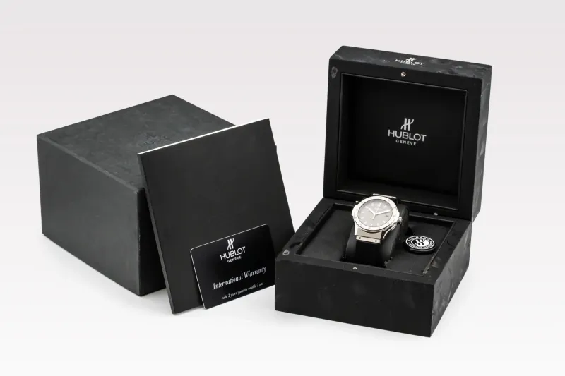Hublot Classic Fusion 41mm Quartz Black Rubber 1905.GF40.01 2008