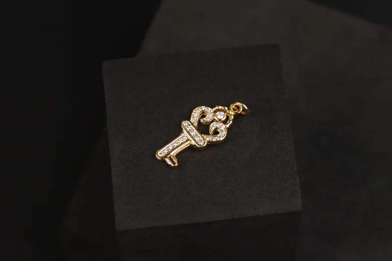 18ct Yellow Gold Diamond Key Pendant 0.19ct