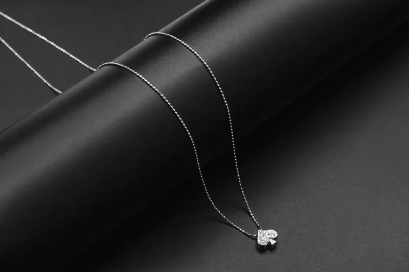 14ct White Gold Diamond Spade Pendant Necklace 2.6g