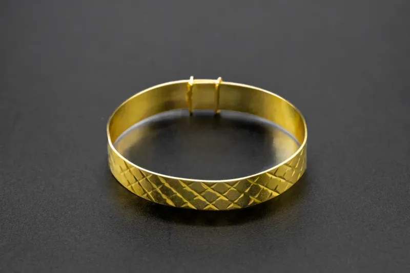 9ct Yellow Gold Diamond Cut And Textured Bangle 15.7g