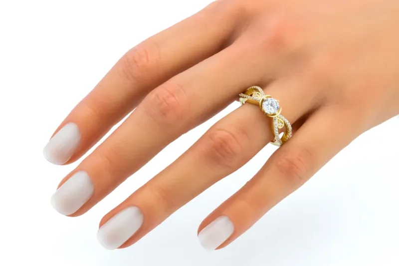 9ct Yellow Gold Cubic Zirconia Ring 3.3g