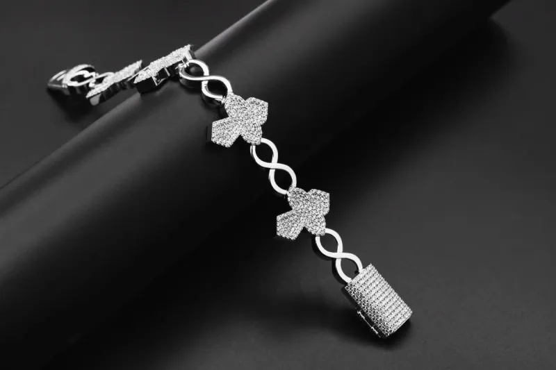 9ct White Gold Diamond Cross Bracelet 5.50ct