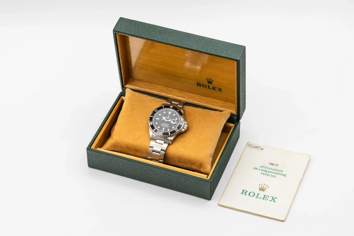 Rolex Submariner Date 40mm Stainless Steel Oyster 16610 1999 - Out