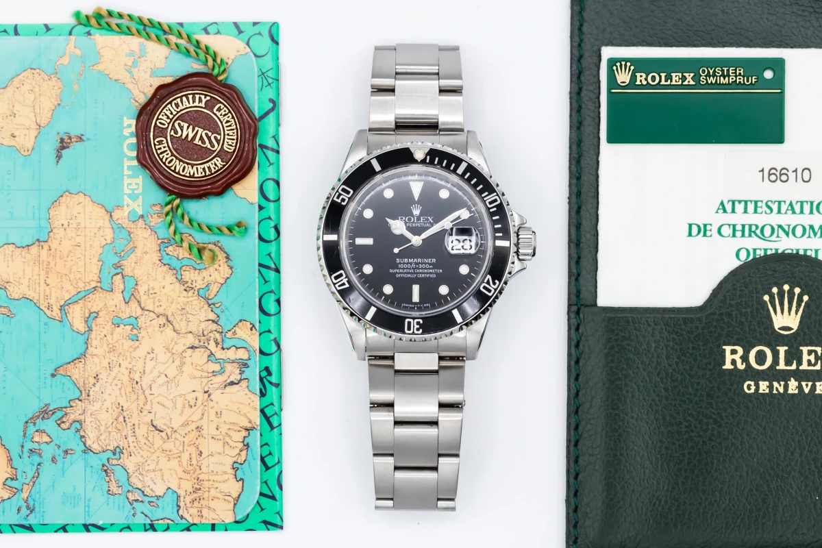 Rolex Submariner Date 40mm Stainless Steel Oyster 16610 1997 - Out