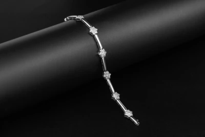 18ct White Gold Diamond Star Bracelet 0.70ct 11.1g