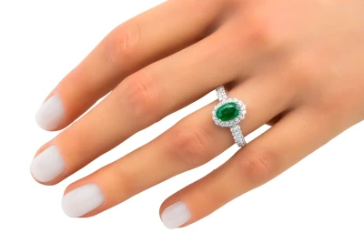 18ct White Gold Oval Emerald & Diamond Halo Engagement Ring 0.34ct