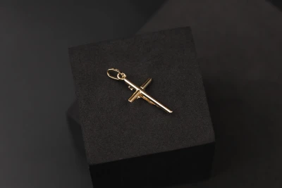 18ct Yellow Gold Crucifix Pendant 2g