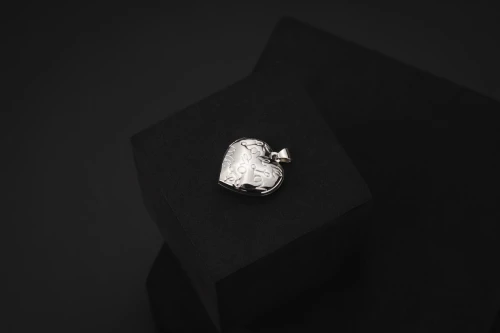 9ct White Gold Heart Shaped Family Locket 1.49g