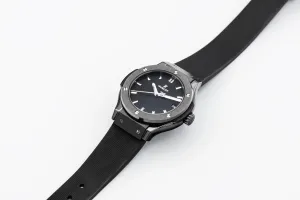 Hublot Classic Fusion Quartz 33mm Black Rubber 581.CM.1171.RX 2020