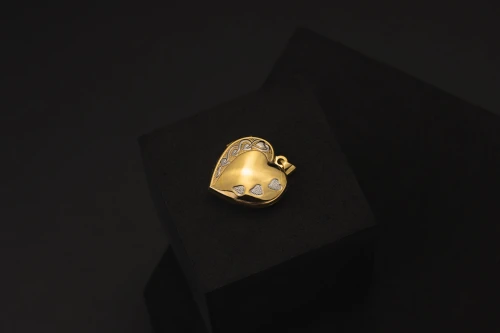 9ct Yellow Gold Heart Shaped Family Locket 2.61g