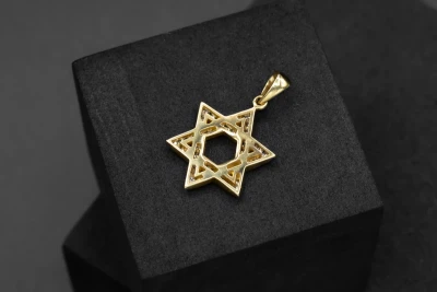 9ct Yellow Gold Diamond Star Of David Pendant 0.50ct