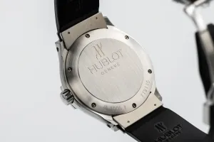Hublot Classic Fusion 41mm Quartz Black Rubber 1905.GF40.01 2008