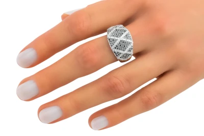 9ct White Gold Black & White Diamond Pattern Ring 0.89ct