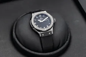 Hublot Classic Fusion Quartz 33mm Black Rubber 581.CM.1171.RX 2020