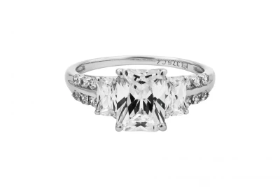 9ct White Gold Cubic Zirconia Ring 2.5g