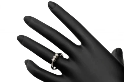 18ct White Gold Trio Diamond Ring 0.33ct