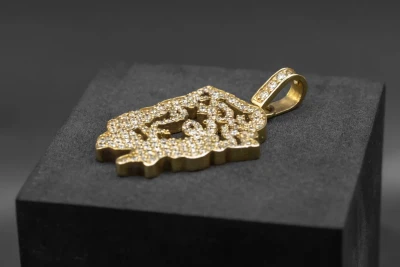 14ct Yellow Gold Cut Out Jesus Head Pendant 1.95cts