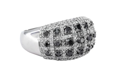 9ct White Gold Black & White Diamond Ring 0.68ct 6g