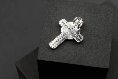 9ct White gold diamond cross pendant 1.53ct