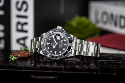 Rolex Submariner Date 40mm Stainless Steel Oyster 16610 1997
