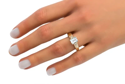 9ct Yellow Gold Aquamarine Ring  3g