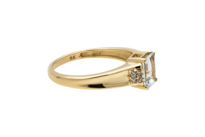 9ct Yellow Gold Aquamarine Ring  3g