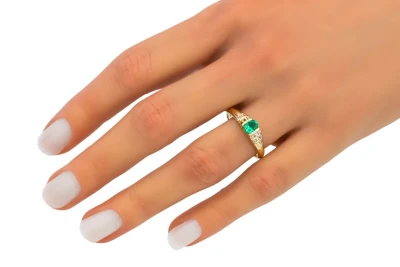 9ct Yellow Gold Diamond & Emerald Ring 2g