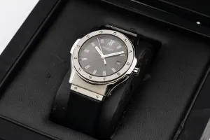 Hublot Classic Fusion 41mm Quartz Black Rubber 1905.GF40.01 2008