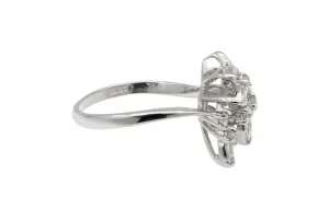 18ct White Gold Diamond Leaf Design Ring 3.9g