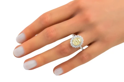 18ct White gold Fancy Light Oval Yellow Diamond Ring 2.78ct IGI Certified