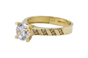 Round Brilliant Diamond with Accented Shoulders in 18ct Yellow Gold