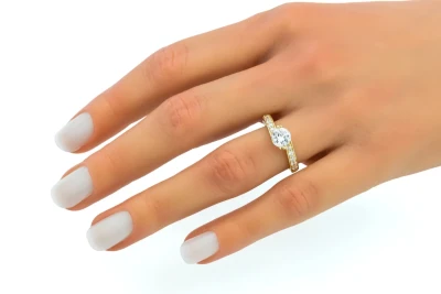 9ct Yellow Gold Cubic Zirconia Engagement Ring 1.9g