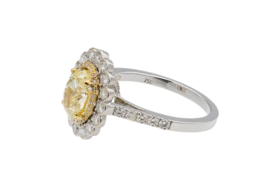 18ct White gold Fancy Light Oval Yellow Diamond Ring 2.78ct IGI Certified