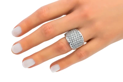 9ct White Gold White & Black Diamond Ring 1.62ct 8g