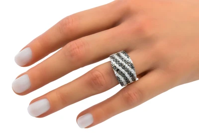 9ct White Gold Black & White Diamond Ring 1.23ct