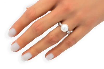 Platinum Diamond & White Cultured Pearl Ring 0.26ct 7.22g