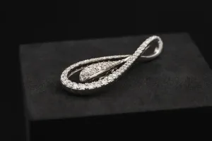 18ct White Gold Diamond Swinging Pendant 0.75ct 3.2g