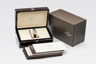 Patek Phillipe Complications World Time 36mm 18ct Yellow Gold 7130R-014 2022