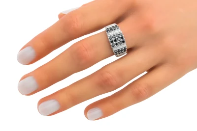9ct White Gold Black & White Diamond Ring 0.97ct