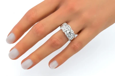 14ct White Gold Channel Set Baguette Ring 5.8g 0.48ct